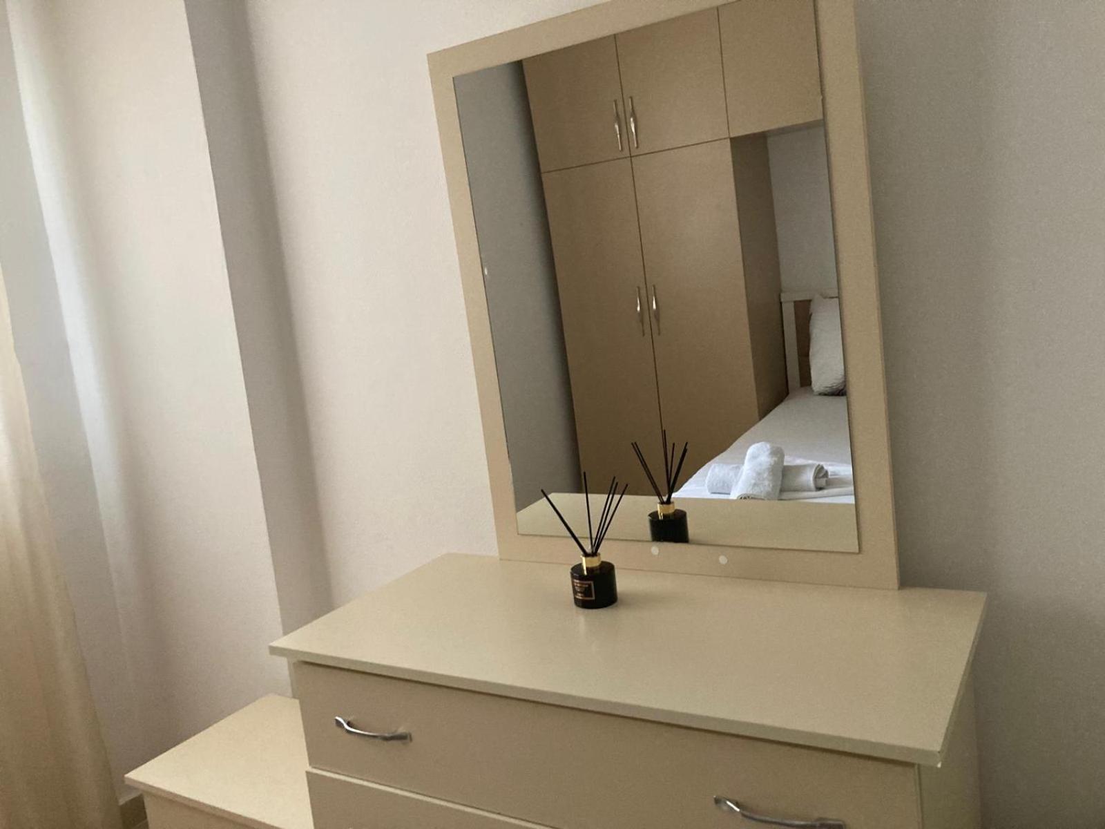 Hergi Apartament Vlorë Eksteriør billede